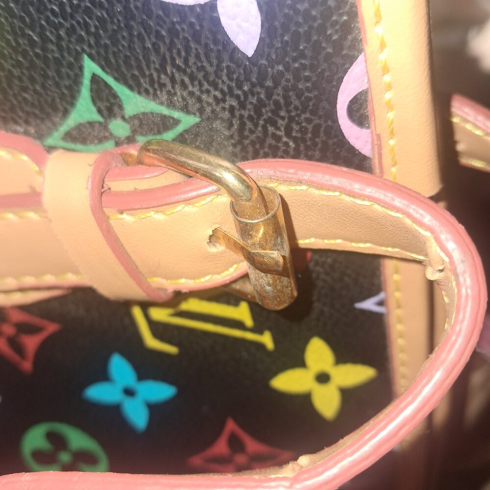 Really nice bucket style bag with change purse - image 4